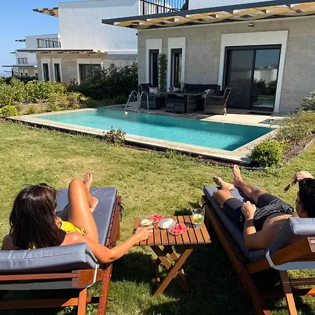 Exclusive Luxury With Private Pool & Sea View *
